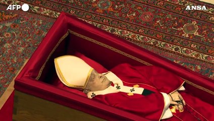 Ostensione Papa Francesco, la bara davanti all'altare della confessione