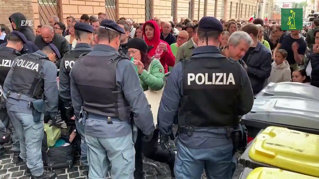 Cientos de fieles ya hacen cola para despedirse ante el féretro del papa Francisco
