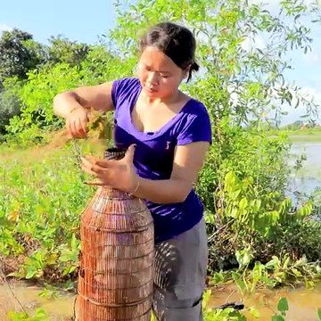 Amazing Girl Catch n Cook Snake And Eating Very Yummy