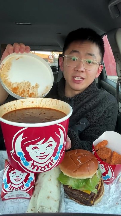 Follow for more ASMR videos🌮🍟 Credits: @thejcheneats #mukbang #asmr #fastfood #asmreating