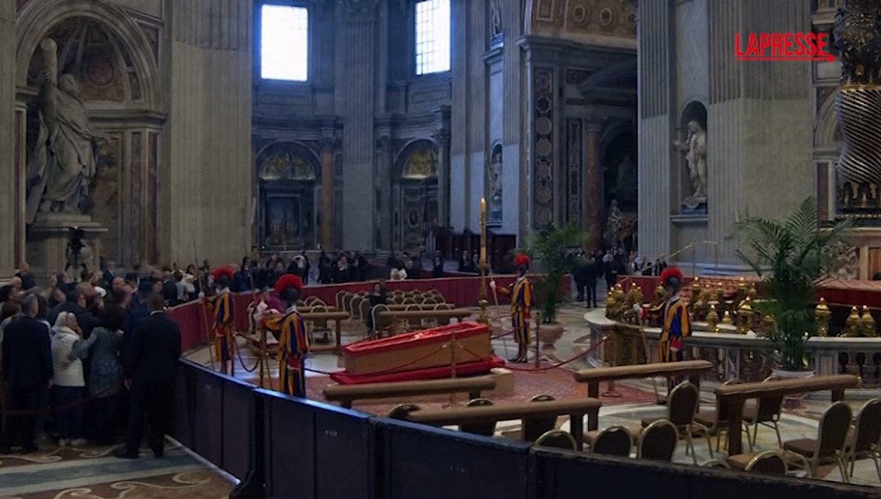 Papa Francesco, salma in San Pietro: al via omaggio fedeli nella Basilica Vaticana
