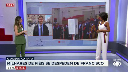 Milhares de fiéis vão ao velório do papa Francisco