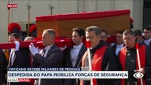 Fila de espera ultrapassa 8 horas para chegar próximo ao corpo do papa Francisco