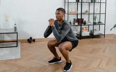 Squat ‘controllati’: come si arriva al giusto movimento?