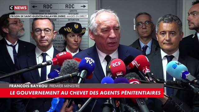 Depuis la prison de Saint-Quentin-Fallavier , François Bayrou déclare: Les agents pénitentiaires sont en première ligne du plus difficile de la société, et du plus dangereux - Nous sommes déterminés!