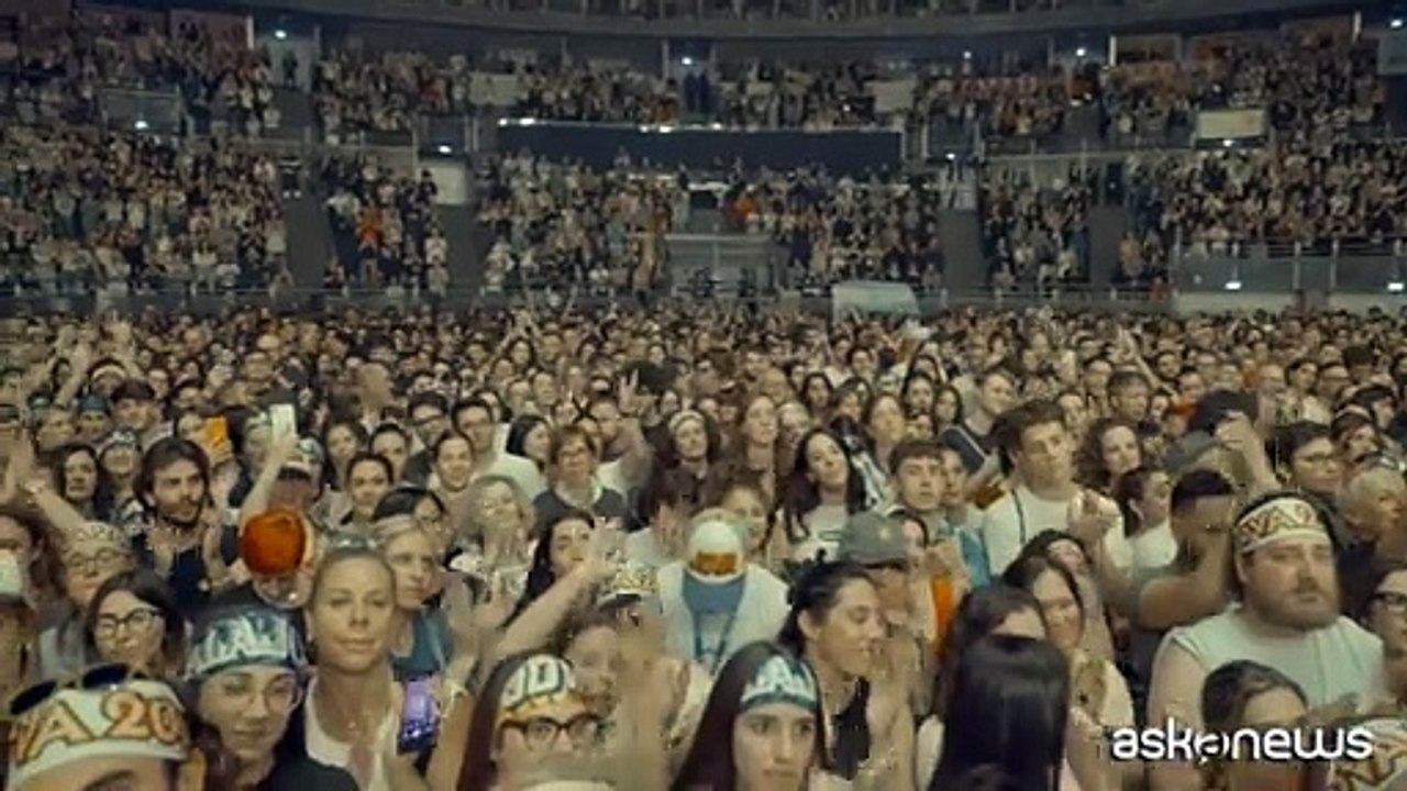 Jovanotti, la dedica dal palco a Papa Francesco: «Gli abbiamo voluto un mondo di bene»