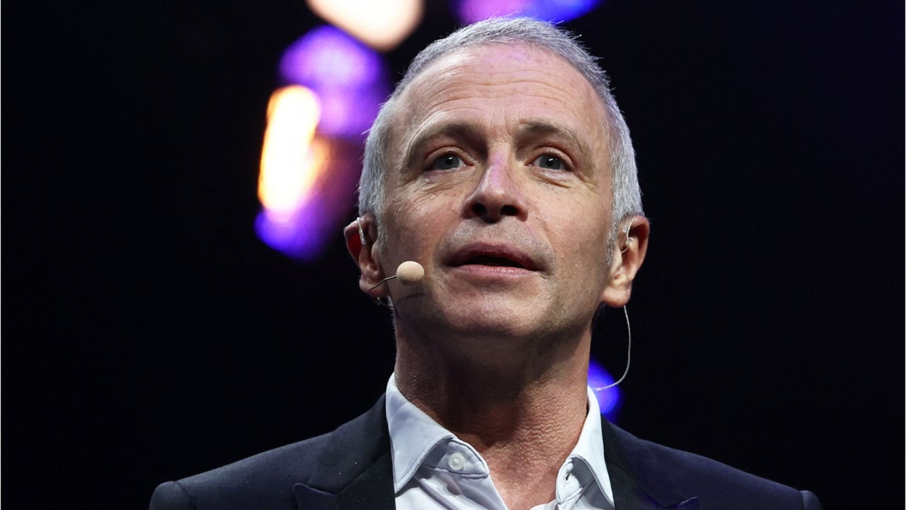 GALA VIDEO - “18 mois compliqués” : Samuel Étienne se confie sur la fin de son CDI à France Télévisions