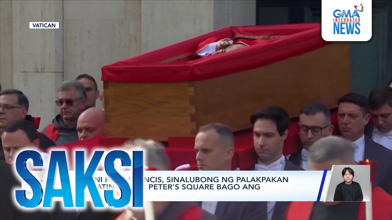 Labi ni Pope Francis, sinalubong ng palakpakan pagdating sa St. Peter's Square bago ang public viewing | Saksi