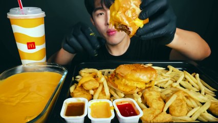 ASMR - Cheese Cheese Cheese Cheeseburger mukbang - no talking eating sounds