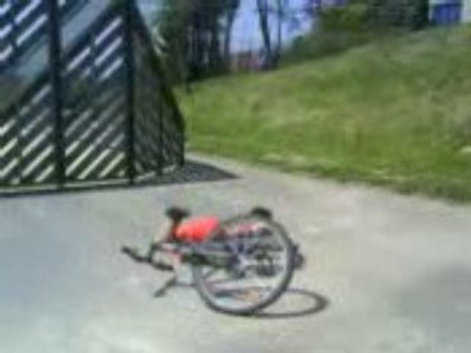 Grosse gamelle skate park de Dylan !!!