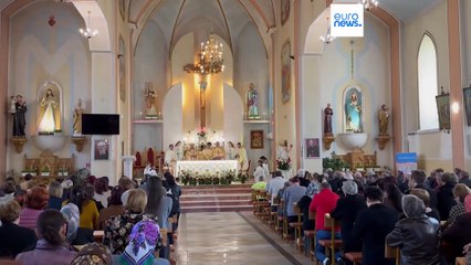 Különleges misével és imákkal gyászolják Ferenc pápát a román katolikusok