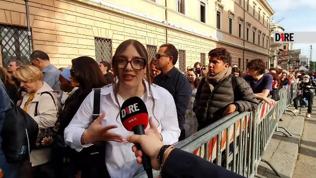 Roma - PAPA. IN PIAZZA O IN FILA PER ENTRARE, FEDELI RENDONO OMAGGIO A FRANCESCO (23.04.25)