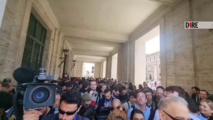 Roma - PAPA. 2MILA RICHIESTE ACCREDITO, SI PREPARA SECONDA SALA CRONISTI  (23.04.25)