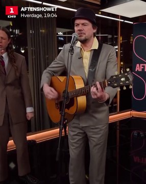 Peter Sommer spiller Svanejagten // AFTENSHOWET |2025| DR1