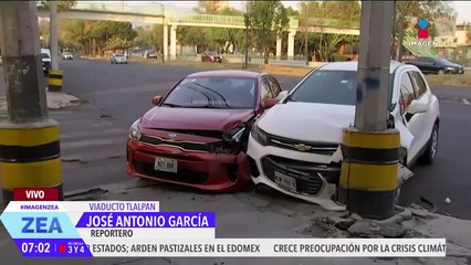 Vehículos se impactan en Viaducto Tlalpan, CDMX