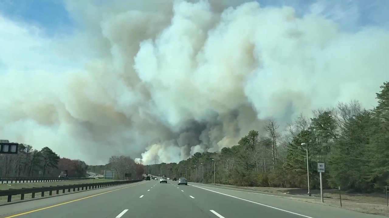 New Jersey Wildfire Threatens 1,300 Homes, Burns Through Thousands of Acres