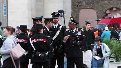 Miles llegan a la basílica de San Pedro para despedir al papa Francisco