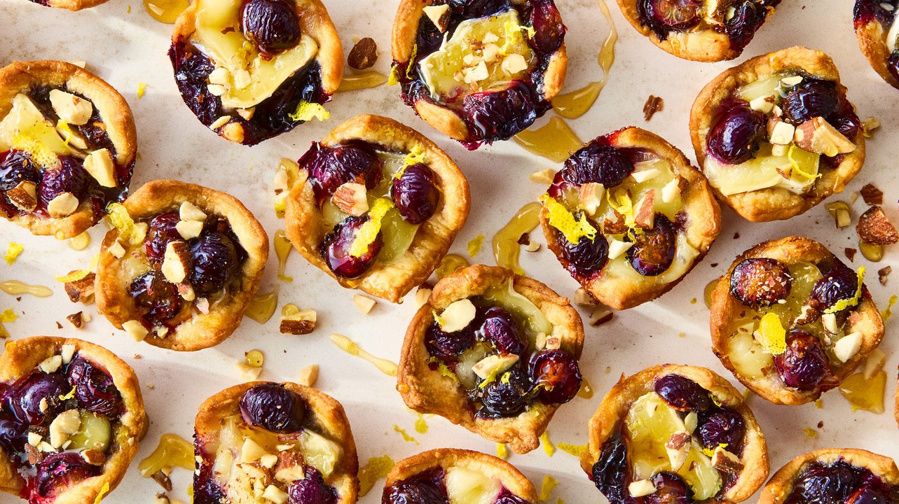 Your Spring Dinner Party Needs These Lemon-Blue...