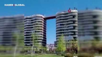 Deprem esnasında sitenin üst katındaki havuz suyu taştı: O anlar kamerada