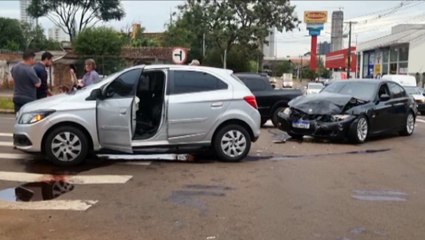 BMW e Onix se envolvem em acidente de trânsito no Centro