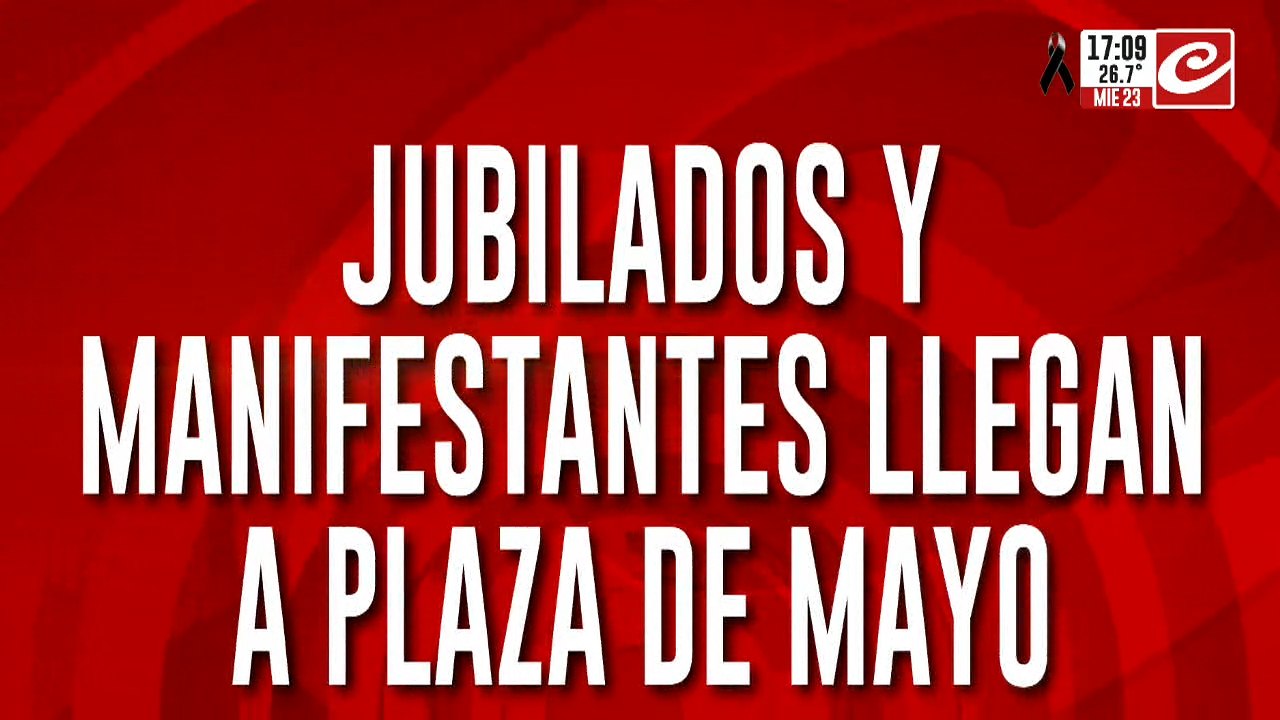 Marcha de los miércoles: jubilados entraron a la Catedral
