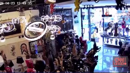 İşte 6,2 büyüklüğündeki deprem anları...