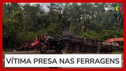 Veículo fica destruído após colidir com carreta no Pará; acidente deixou um morto
