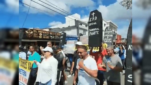 Realizan entierro simbólico en demandan respuestas