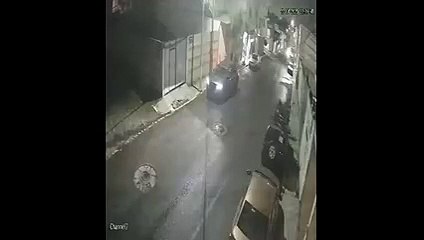 En menos de un minuto, tres hombres secuestran a mujer