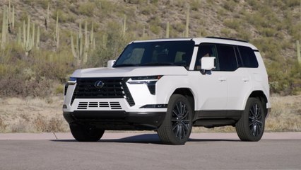 2025 Lexus GX Luxury+ Exterior Design in Eminent White Pearl