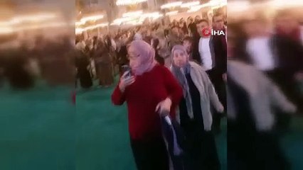 Ayasofya'da deprem anı kamerada! Ziyaretçiler korku dolu anlar yaşadı