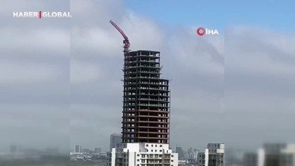 Esenyurt’ta depremde şoke eden anlar, kule vinç beşik gibi sallandı