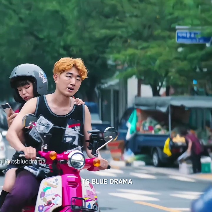 He left his girlfriend because she was flirting with a policeman 😂 _ #shorts