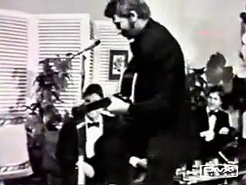 Johnny Hallyday chante Le Gorille – Sacha Show (29 mars 1967, ORTF)