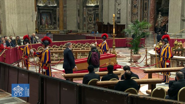 La capilla ardiente por el Papa Francisco reabre para seguir despidiendo al Pontífice