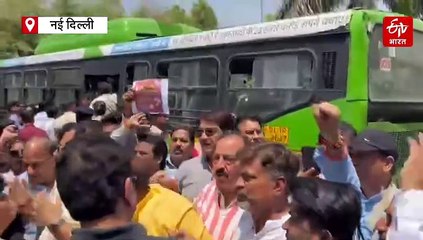 पहलगाम हमले के विरोध में पाकिस्तान उच्चायोग पर विरोध प्रदर्शन, बड़ी संख्या में उमड़े लोग