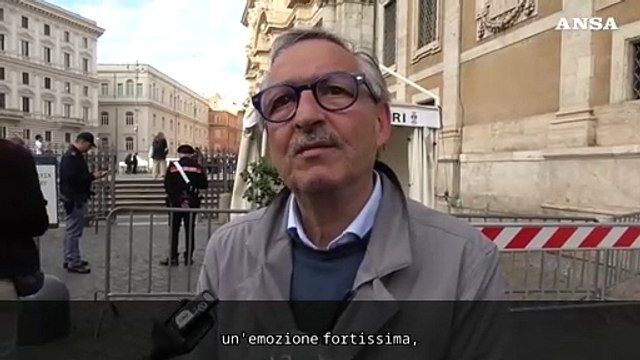 Papa Francesco, tra i fedeli in visita alla tomba a S. Maria Maggiore