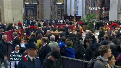 Pelayat Ramai-Ramai Doakan Paus, Begini Situasi di Basilika Santo Petrus dan Gereja Katedral Jakarta