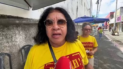 “Não foi resolvido nada", diz professora em protesto contra mudanças na carga horária da categoria em Feira de Santana