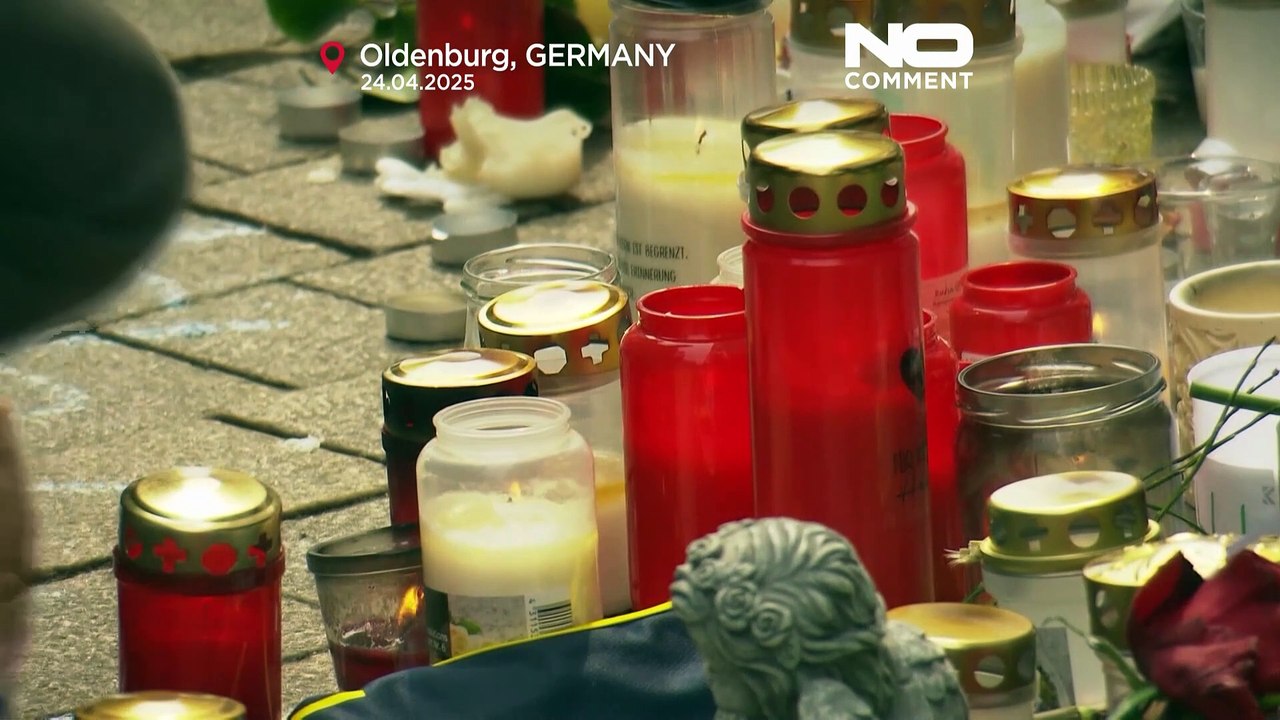 Blumen am Ort der tödlichen Polizeischüsse in Oldenburg - Forderungen nach Gerechtigkeit werden lauter