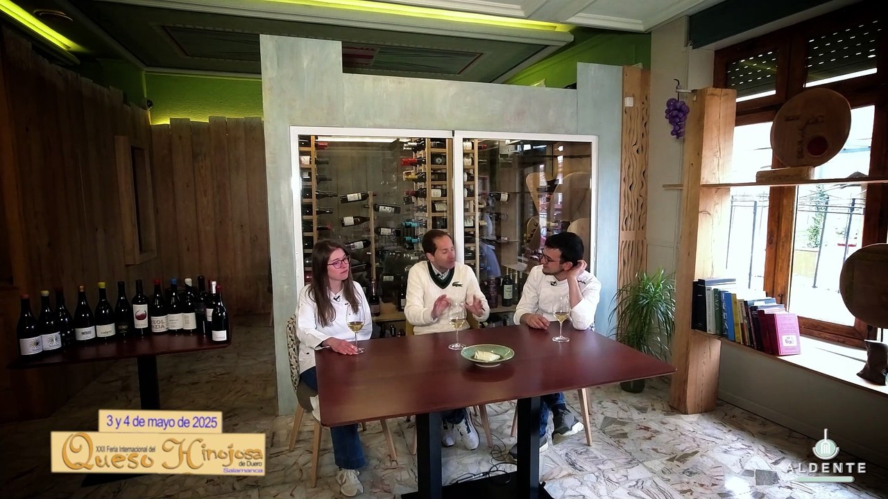 VIDEO 02 DAVID MONAGUILLO NOS ANUNCIA LA FERIA DEL QUESO 2025 CON LOS GERENTES DEL RESTAURANTE TAL VEZ DE HINOJOSA DEL DUERO EN EL INTERIOR DEL RESTAURANTE