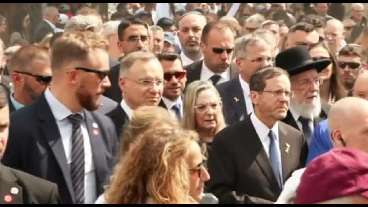 Al via da Auschwitz la Marcia dei vivi con Presidente Israele Herzog