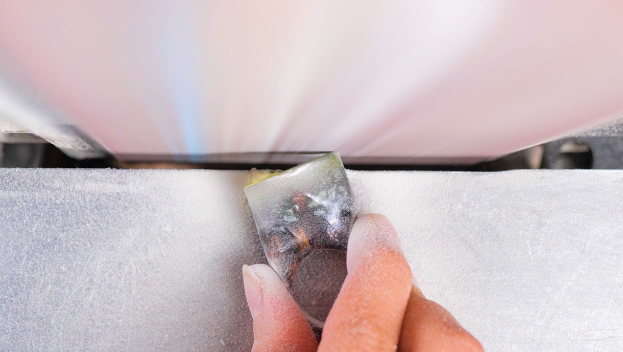 De l'esquisse à la brillance : Le processus de création de bijoux !