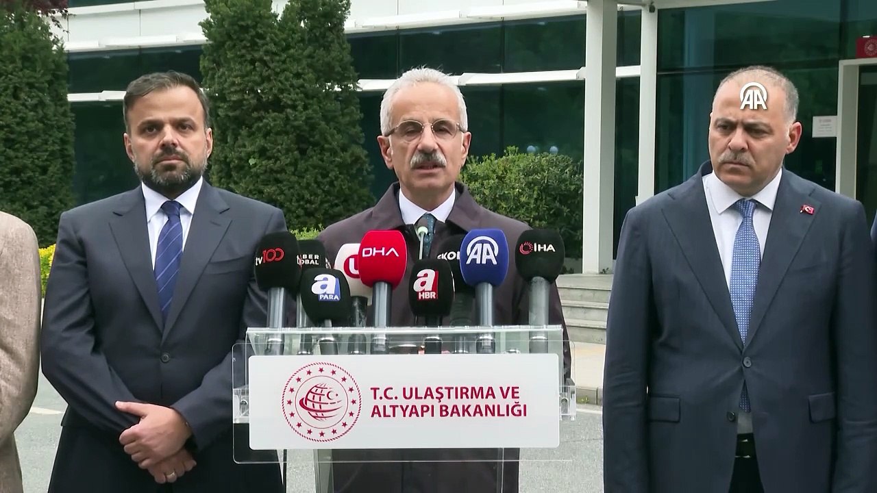 Ulaştırma ve Altyapı Bakanı Abdulkadir Uraloğlu, İstanbul’da GSM operatörlerinin CEO’ları ile gerçekleştirdiği toplantının ardından açıklamalarda bulundu
