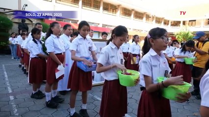 Paus Fransiskus Meninggal, Siswa SD di Solo Lakukan Kirab Duka
