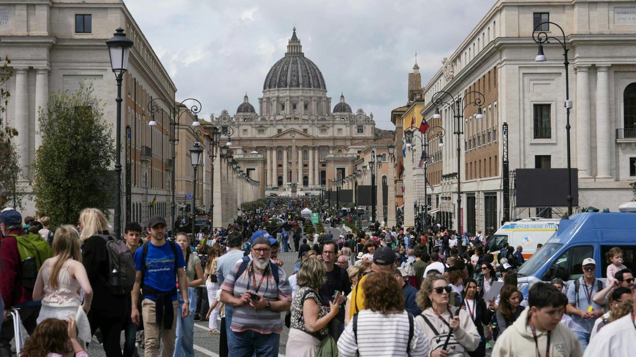 Großer Andrang bei Abschied von Papst Franziskus