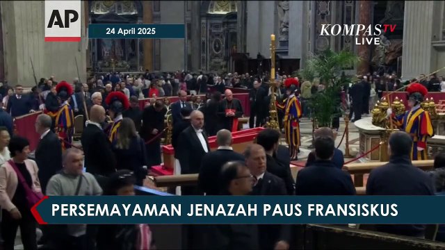 Suasana Duka Pelayat Beri Penghormatan untuk Paus Fransiskus di Basilika Santo Petrus