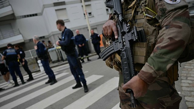 Direct - Attaque au couteau à Nantes, Borne et Retailleau sur place