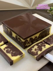 Kue ini Favorit semua orang dirumah. Puding Lapis Coklat Vanila super legit