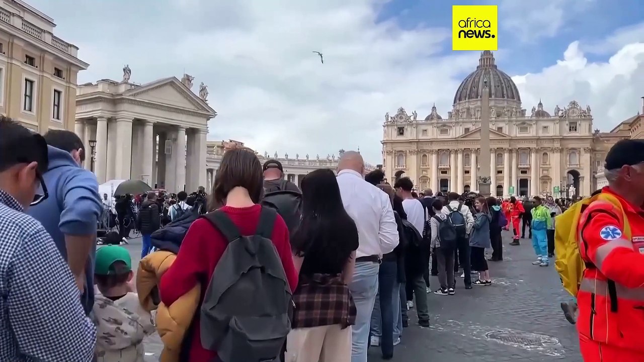 Au moins 50 000 fidèles ont déjà rendu hommage au Pape François